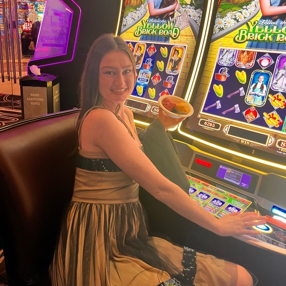 💋👯‍♀️🪄✨🌙Hey Guys! I’m SaraH 💃🏻🥂🙏🏼🇺🇸❤️‍🔥🙌🏽 - Picture 4 of 17